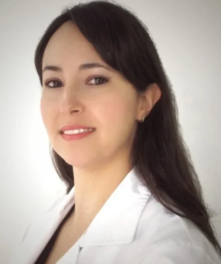 Dra. Betsabé Urías Planella, oftalmóloga subespecialista en retina y vítreo